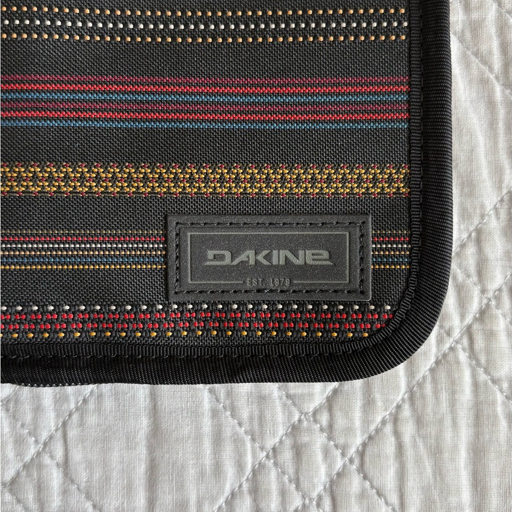 Dakine Women's Travel Sleeve Organizer in Nevada print - Picture 2 of 6
